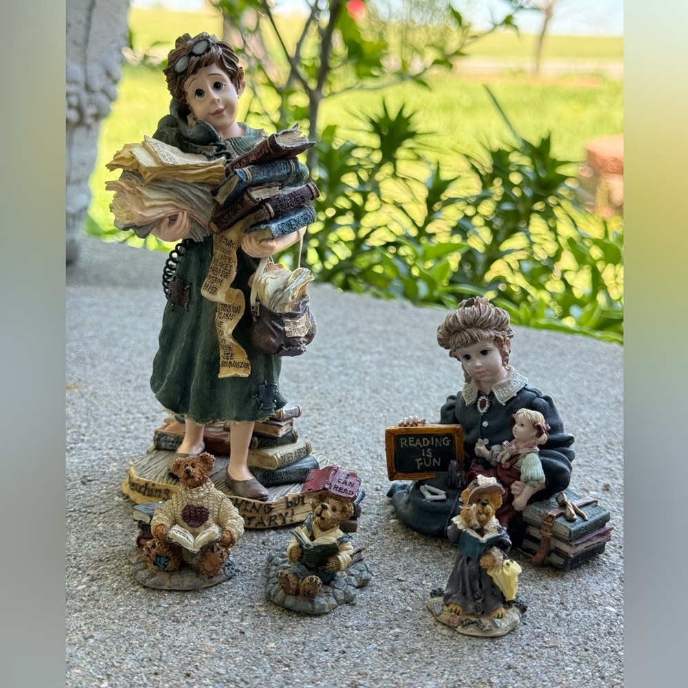 Boyds Bear Charming Figurine Set with Bears and Child